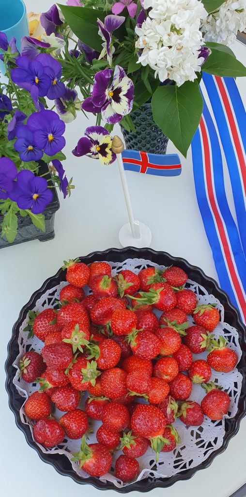 Islands nationaldag firades med jordgubbar
