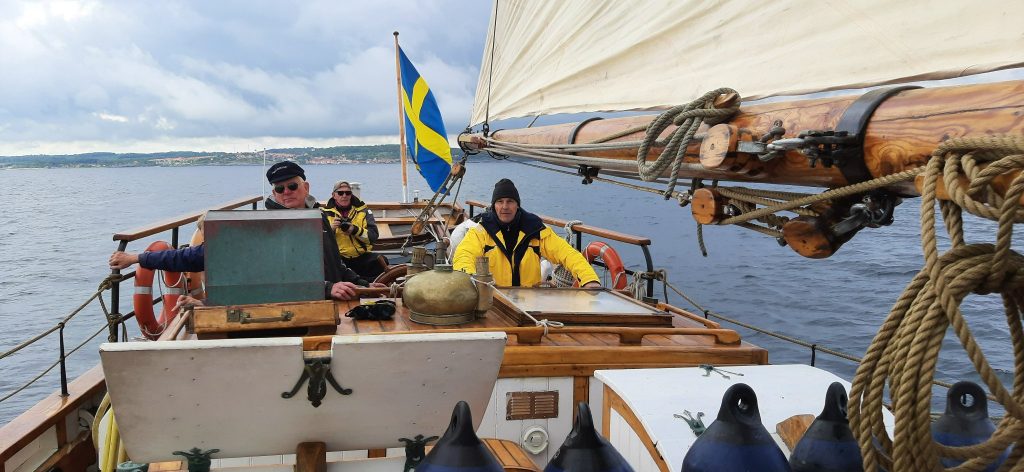 Rapport från Östersjöresan med Litorinas båtbyggare. Idag besök hos båtbyggaren Niels Lövstad i Gudhjem.