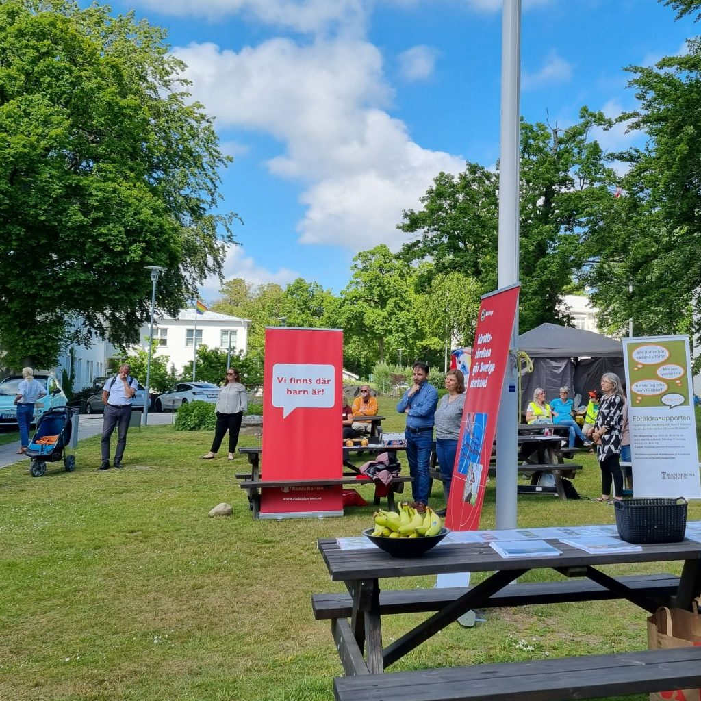 Karlskrona kommun tillsammans med flera andra parter bjöd på en informationsträff för ukrainare i Litorinas trädgård.
