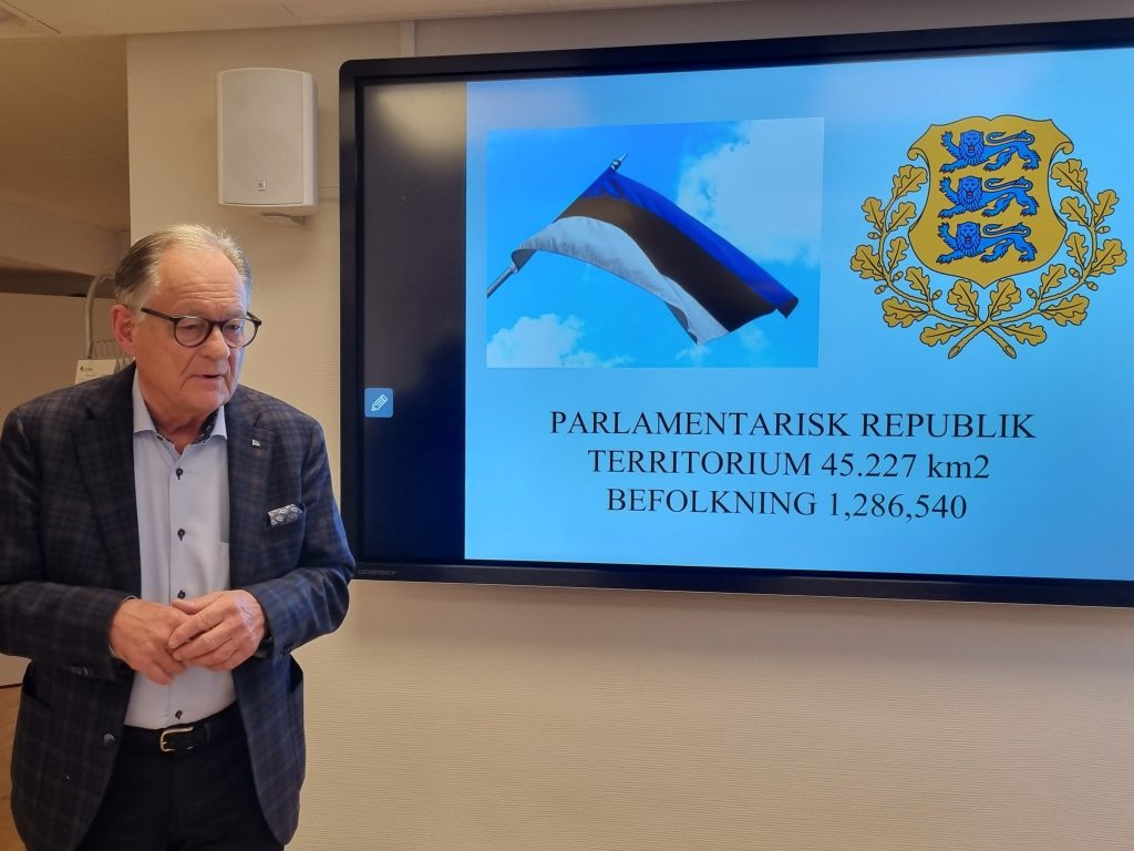 Advokaten, Estlands honorärkonsul i Karlskrona, tillika Litorinas styrelseordförande Lars Werner lotsade oss kunnigt genom Estlands historia